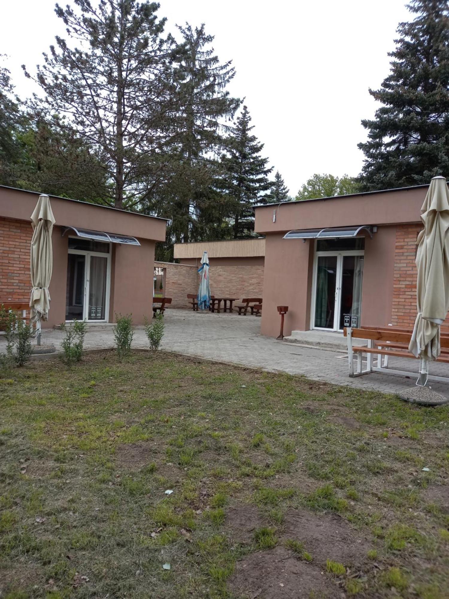 Oereg-To Youth Hostel Tata Ngoại thất bức ảnh
